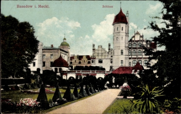 Postcard Basedow in Mecklenburg, castle, park