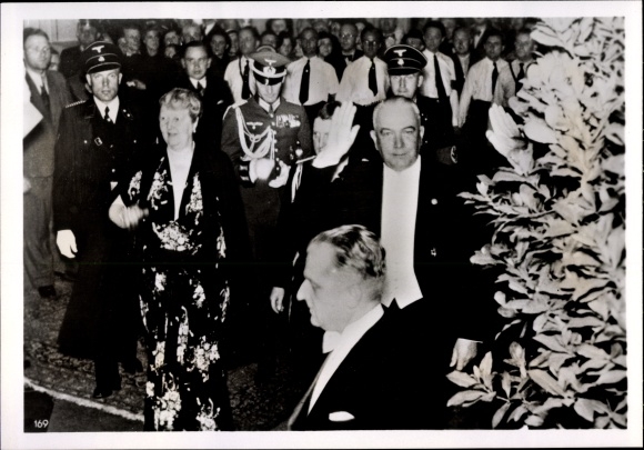 Foto Hoffmann, Prag, Deutsches Theater, Reichsprotektor von Neurath und Frau, Deutsche Kulturwoche
