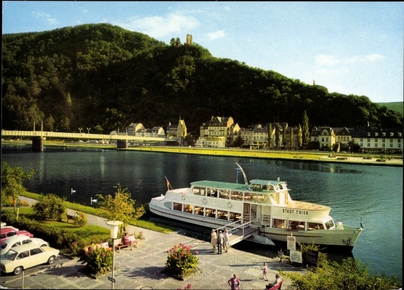 Postcard Traben Trarbach on the Moselle, view of the Grevenburg castle ruins, ship MS Stadt Trier