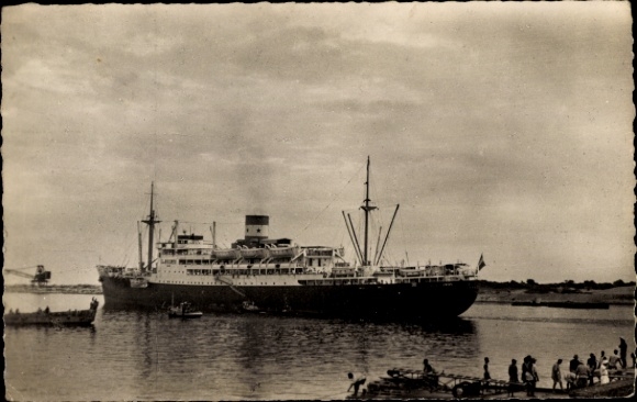 Ak Paquebot SS Brazza, stoomschip in de haven, Compagnie des Chargeurs Reunis