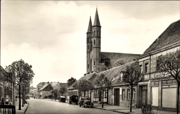 Postcard Kyritz in der Prignitz, lower Sebastian Bach street, church