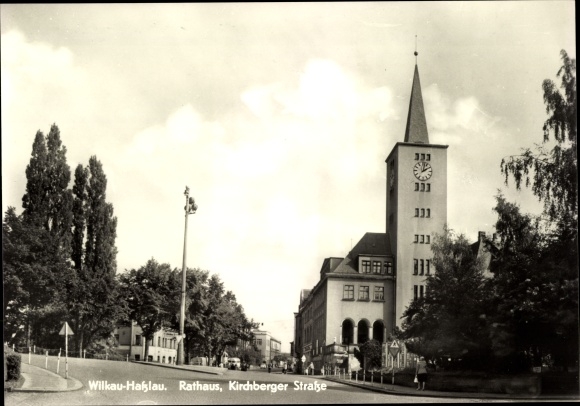 Postcard Wilkau Hasslau in Saxony, Kirchberger Strasse with the town hall