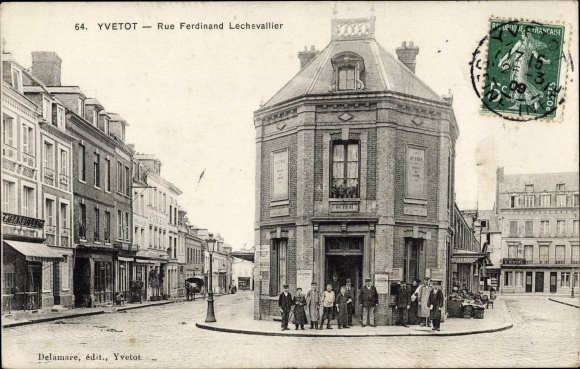 Postcard Yvetot Seine Maritime, Rue Ferdinand Lechevallier