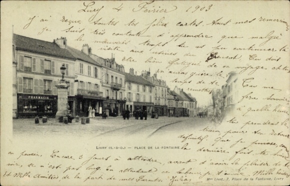 Ak Livry Seine Saint Denis,  Platz de la Fontaine, Gebäude, Menschen, Apotheke