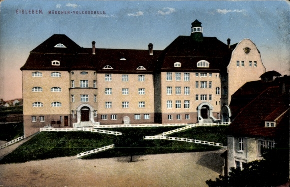 Postcard Lutherstadt Eisleben, girls' elementary school in the building, colored