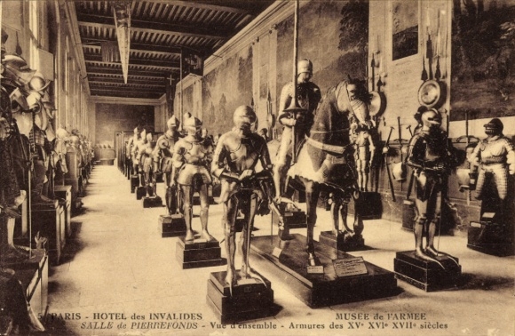 Ak Paris VII, Avenue Bosquet, Hotel des Invalides, Musée de l'Armée, Rüstungen des 15., 16., 17. 