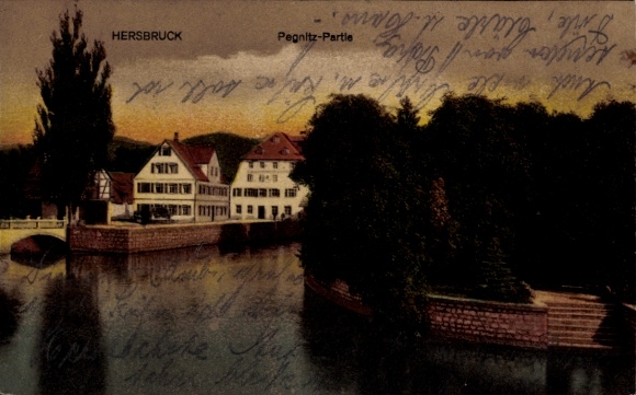 Ak Hersbruck in Mittelfranken, Friedliche Flusslandschaft, Gebäude, Brücke, Bäume, historische...