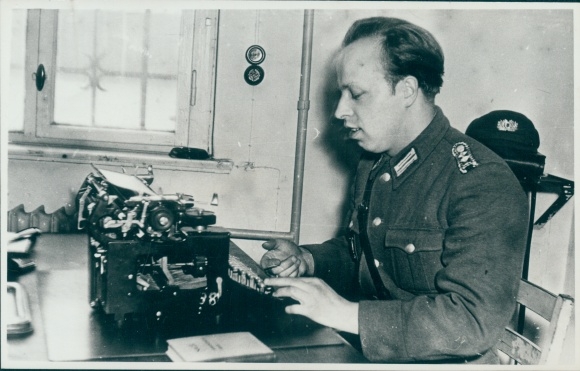 Photo Man in uniform at a desk, Triumph typewriter, GDR, People&#39;s Police