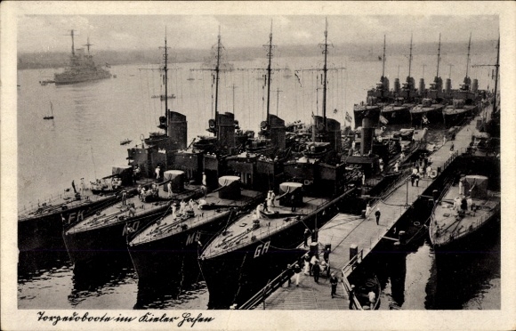 Ak Kiel in Schleswig Holstein, Deutsche Kriegsschiffe, Torpedoboote im Hafen, GA, KO, FK