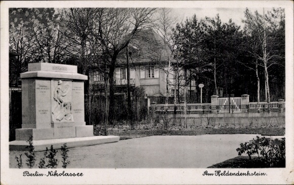 Postcard Berlin Zehlendorf Nikolassee, Heldendenkmal