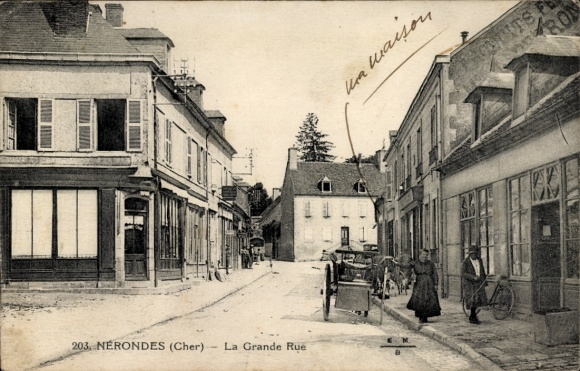 Postcard Nerondes Cher, La Grande Rue, maisons