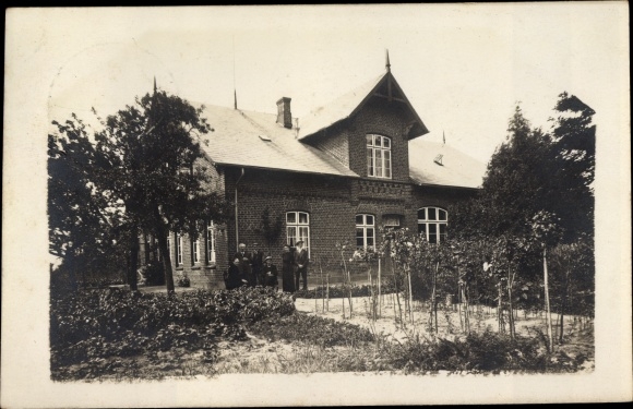 Photo Postcard Poggensee Schleswig Holstein, house with garden, residents