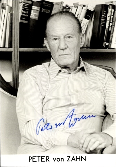 Postcard radio and television journalist Peter von Zahn, portrait, autograph