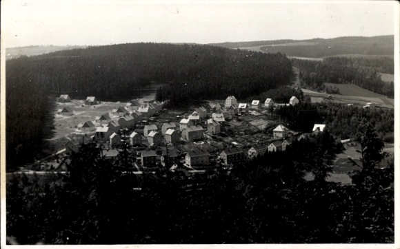 Ak Heddersdorf Kirchheim in Hessen, Landschaft mit einer Siedlung, umgeben von Wäldern