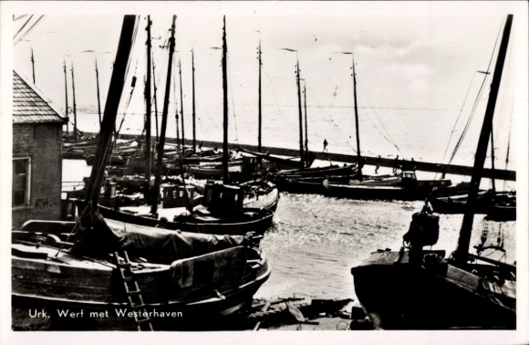 Ak Urk Flevoland Niederlande, Hafenansicht, Boote, Wasser, Werft, Urk