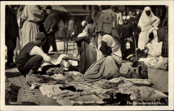 Postcard Sarajevo Bosnien Herzegowina, Sale of handicrafts, Handarbeitenverkäuferin
