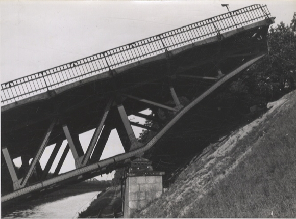 Original Fotos Berlin Tempelhof, zerstörte Techow-Brücke, um 1945/46, ca. 12 x 17 cm