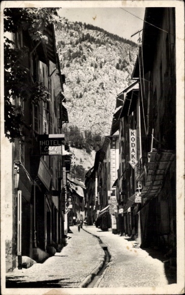 Postcard Briançon Briancon Hautes-Alpes, narrow street with hotels, shops, hotel café, Kodak sign