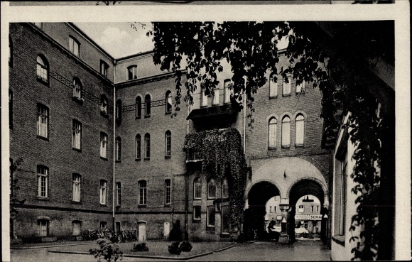 Postcard Berlin Wedding, garden area at the Paul Gerhard Stift, Müllerstraße 56 - 58, mother house, hospital