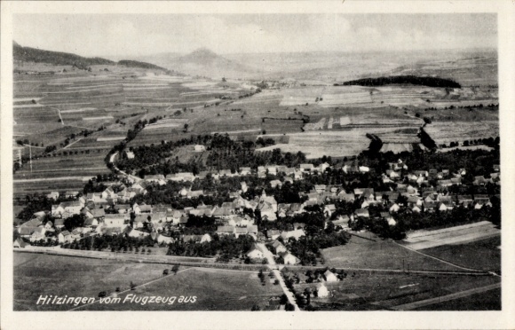 Ak Hilzingen im Hegau, Luftbild von  Landschaft, Gebäude, Flugzeugaufnahme