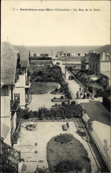 Ak Bernieres sur Mer Calvados, La Rue de la Gare