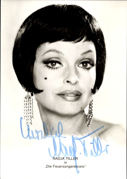 Postcard actress Nadja Tiller, portrait, Die Feuerzangenbowle, autograph