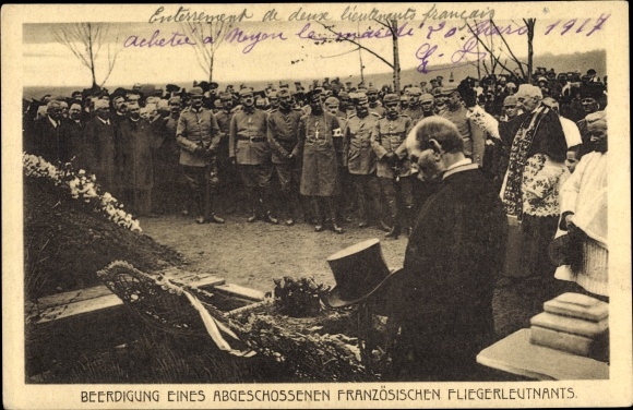 Postcard Funeral of a shot down French air lieutenant