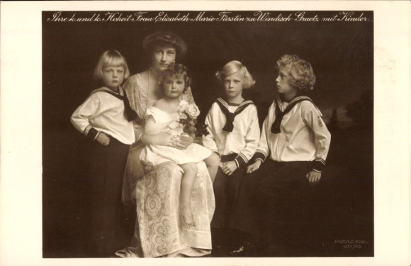 Postcard family portrait with Elisabeth Marie zu Windisch Graetz and the children