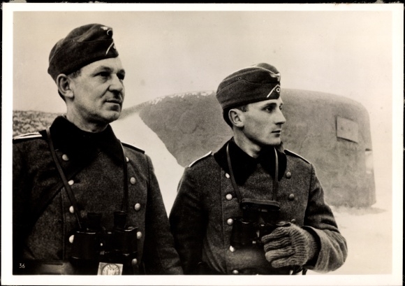 Photo Hoffmann, Heinrich, on guard duty, father and son in a company, Wehrmacht, February 1940