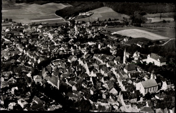 Postcard Leutkirch im Allgäu Württemberg, aerial view of Leutkirch, houses, fields, church, landscape