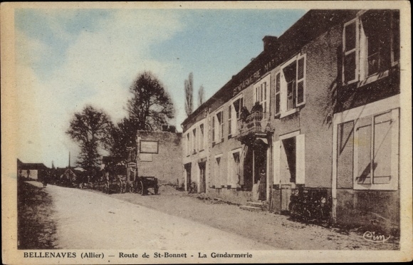 Postcard Bellenaves Allier, Route de Saint Bonnet, the Gendarmerie