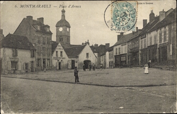 Ak Montmarault Allier, Historisches Bild, Platz d'Armes, Bürger, Gebäude mit Uhrturm