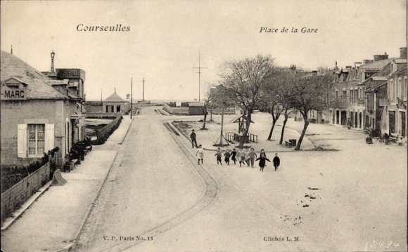 Ak Courseulles sur Mer Calvados, Place de la Gare