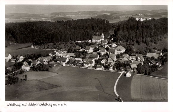Postcard Waldburg in Württemberg, aerial view of the castle in rural surroundings