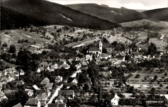 Ak Münchweier Ettenheim in Baden, Schwarz-Weiß Foto, Panoramaansicht, Dorf mit Kirche, umliegende