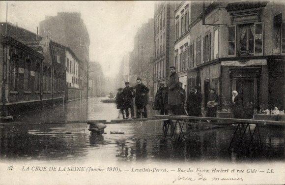 Ak Levallois Perret Hauts de Seine, La Crue de la Seine, Janvier 1910, Rue des Freres Herbert