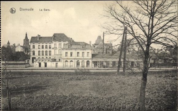 Postcard Diksmuide Dixmude West Flanders, La Gare, view of the train station, hotel