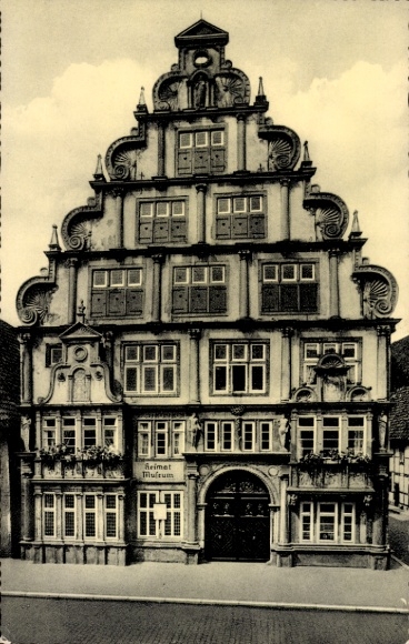 Ak Lemgo in Lippe, Hexenbürgermeisterhaus, alte Hansestadt, Architektur mit vielen Fenstern, d...