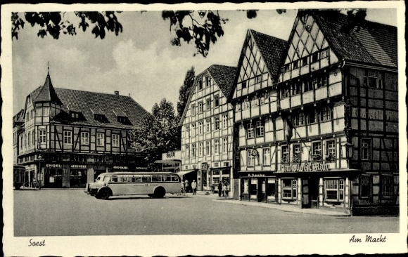Ansichtkaart Soest in Westfalen, Am Markt, koets, winkel A . Raabe, engelenapotheek