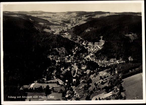 Ak Triberg im Schwarzwald, Fliegeraufnahme, Ortschaft mit Landschaftsblick