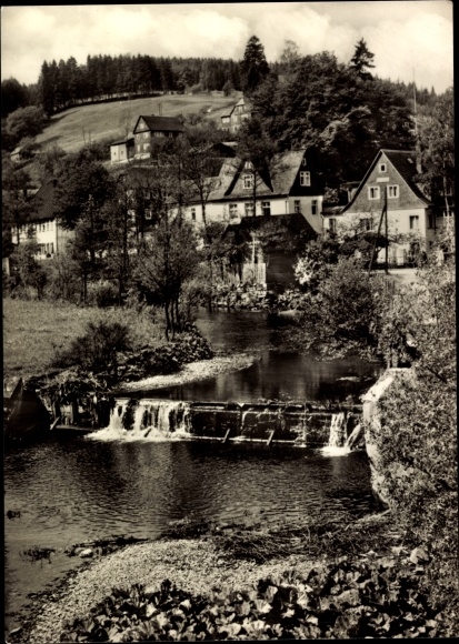 Ansichtkaart Meuselbach Schwarzmühle Schwarzatal in Thüringen, gedeelte over de rivier met spervuur