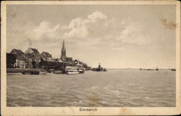 Postcard Emmerich am Niederrhein, row of houses, church, ships, water