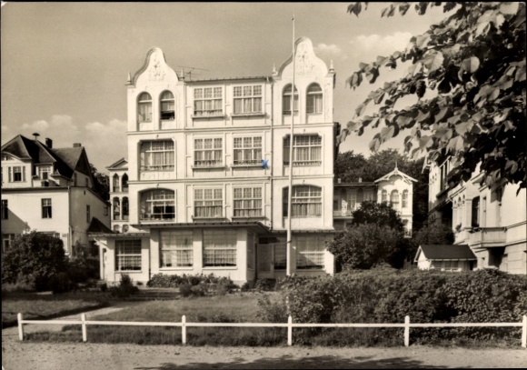 Postcard Ostseebad Bansin on Usedom, FDGB recreation home Germania, beautiful building, surrounding view...
