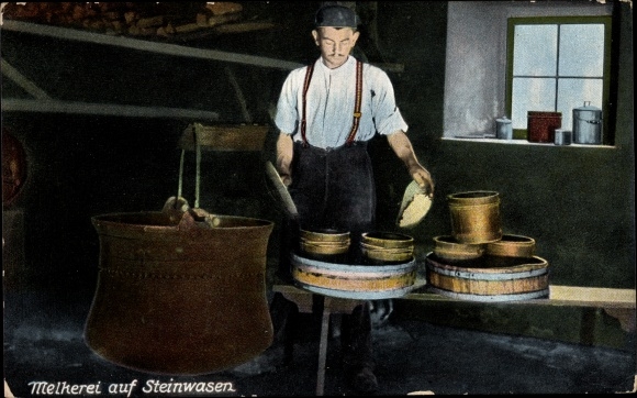 Postcard Oberried im Breisgau, milking on Steinwasen, production of cheese