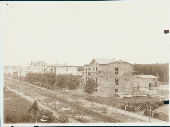 Photo Brunshaupten Kühlungsborn in the district of Rostock, partial view of the village, house under construction