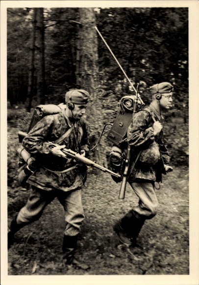 Ak Waffen-SS, Funktrupp nimmt Stellungswechsel vor