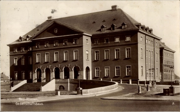 Ak Rössen Leuna an der Saale, Eine Architekturaufnahme, Gesellschaftshaus, schwarz-weiß,  