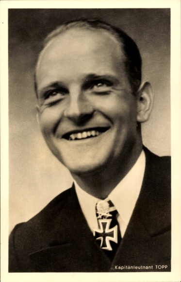 Ak Kapitänleutnant Erich Topp, Kriegsmarine, Ritterkreuzträger, Portrait, Photo Hoffmann R 43a