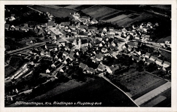 Ak Dürmentingen in Württemberg, Luftaufnahme von  Häuser, Felder, Landschaft