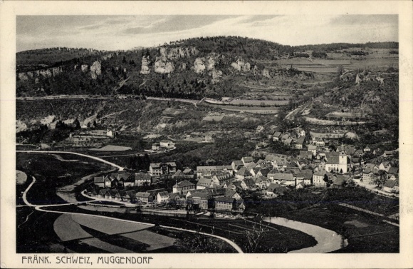 Ak Muggendorf Wiesenttal Fränkische Schweiz, Landschaftsaufnahme, Dorfansicht, bewaldete Hügel